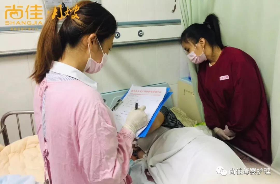 尚佳專業(yè)月嫂丨母乳丨你還認(rèn)為初乳很臟，要擠掉的嗎？